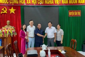 Viện IMRIC, Tc Nhiếp ảnh và Đời sống và Bv Răng Hàm Mặt Sài Gòn đến thăm, làm việc với UBND huyện Tân Trụ (Long An)