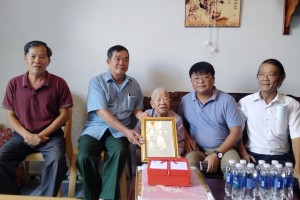 Bà Rịa - Vũng Tàu: Đại diện lãnh đạo tỉnh đến thăm, chúc thọ các cụ tròn 100 tuổi nhân dịp Tết