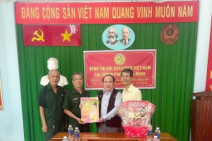 VPĐD VACHE tại TP. HCM tặng quà cho Bà mẹ Việt Nam anh hùng và Cựu chiến binh khó khăn dịp Tết Giáp Thìn 2024