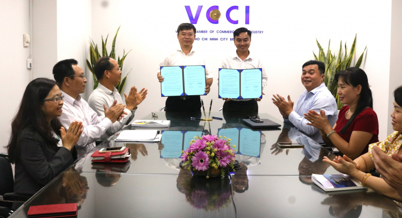 VCCI-HCM và Trung tâm Xúc tiến Đầu tư, Thương mại và Du lịch Bình Phước ký ghi nhớ hợp tác